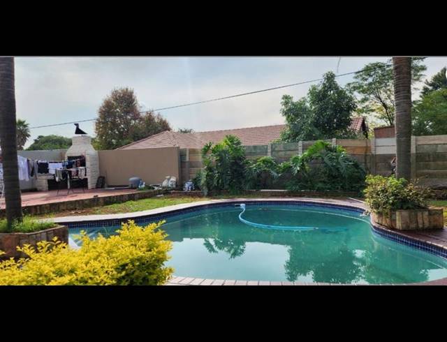 6 BEDROOM HOUSE FOR SALE IN GLEN MARAIS